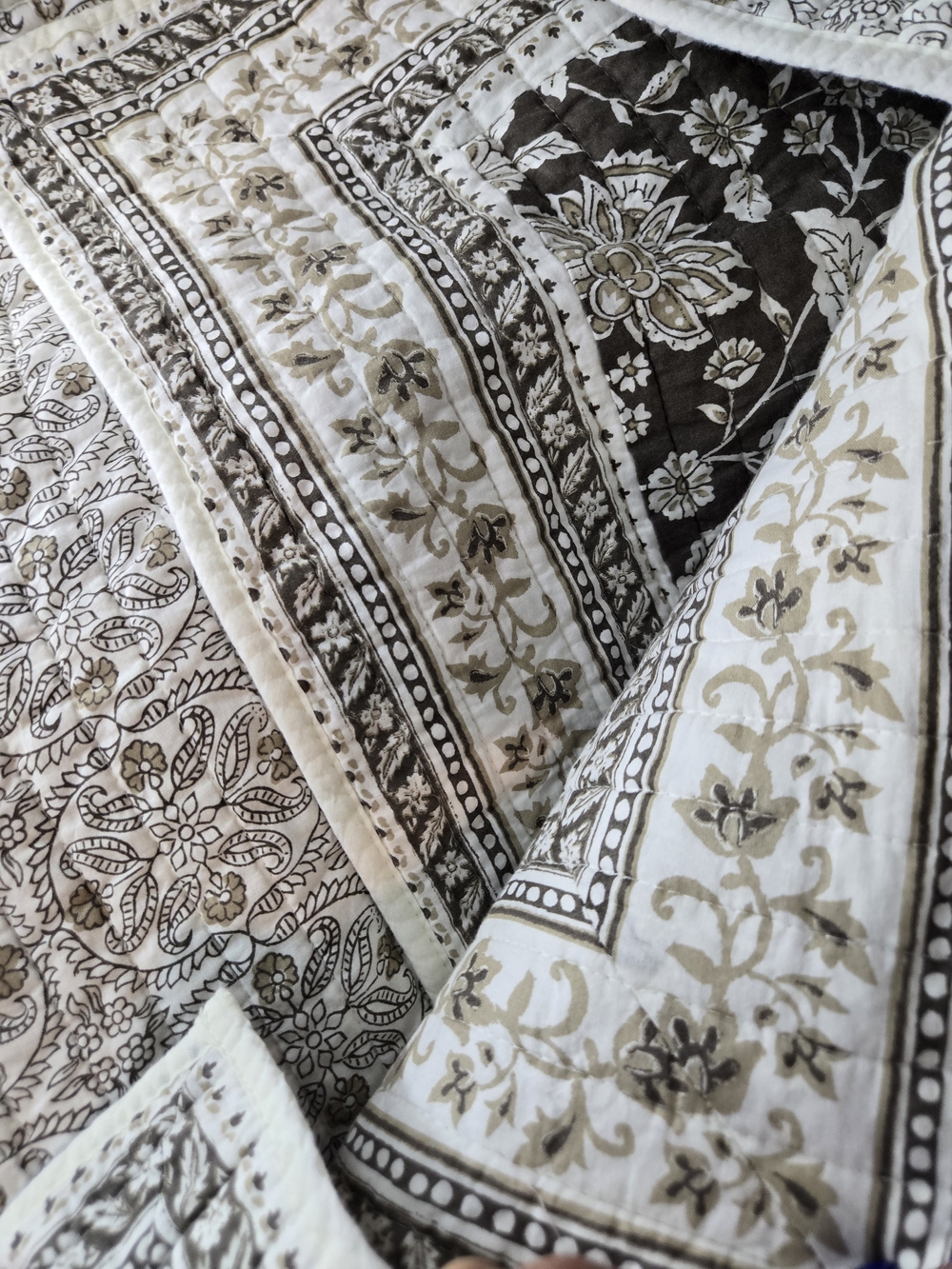 NWOT Levtex REVERSIBLE Brown and White Floral Quilt & 2 Shams - Picture 12 of 15